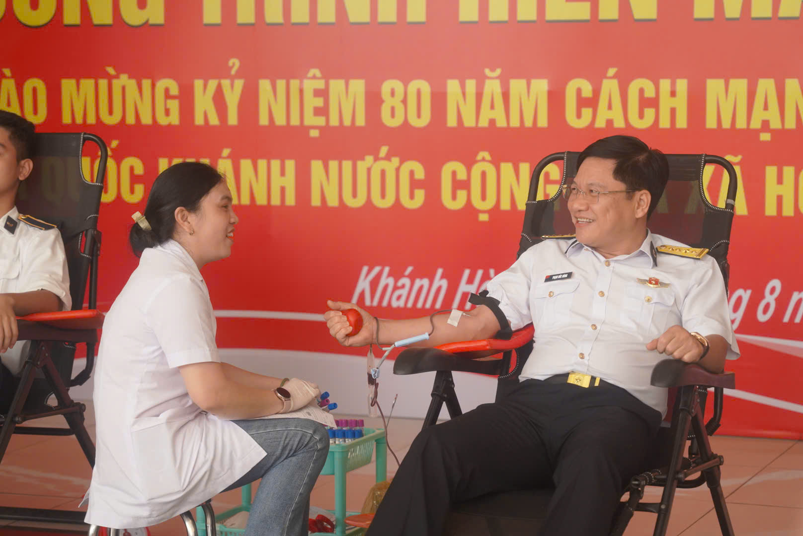 HƠN 600 CÁN BỘ, GIẢNG VIÊN, HỌC VIÊN, CHIẾN SĨ HỌC VIỆN HẢI QUÂN HĂNG HÁI THAM GIA HIẾN MÁU TÌNH NGUYỆN (ENGLISH BELOW)
